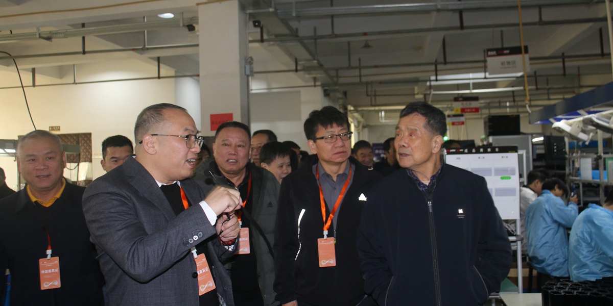 08、与会院士、专家学者参观圣普电气有限公司.jpg
