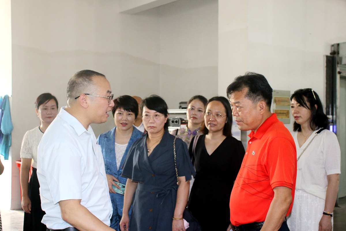 4、客人走访卡斯帕新能源事业部.JPG
